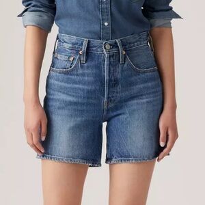 Levi’s 501® MID THIGH Medium Wash WOMEN'S SHORTS